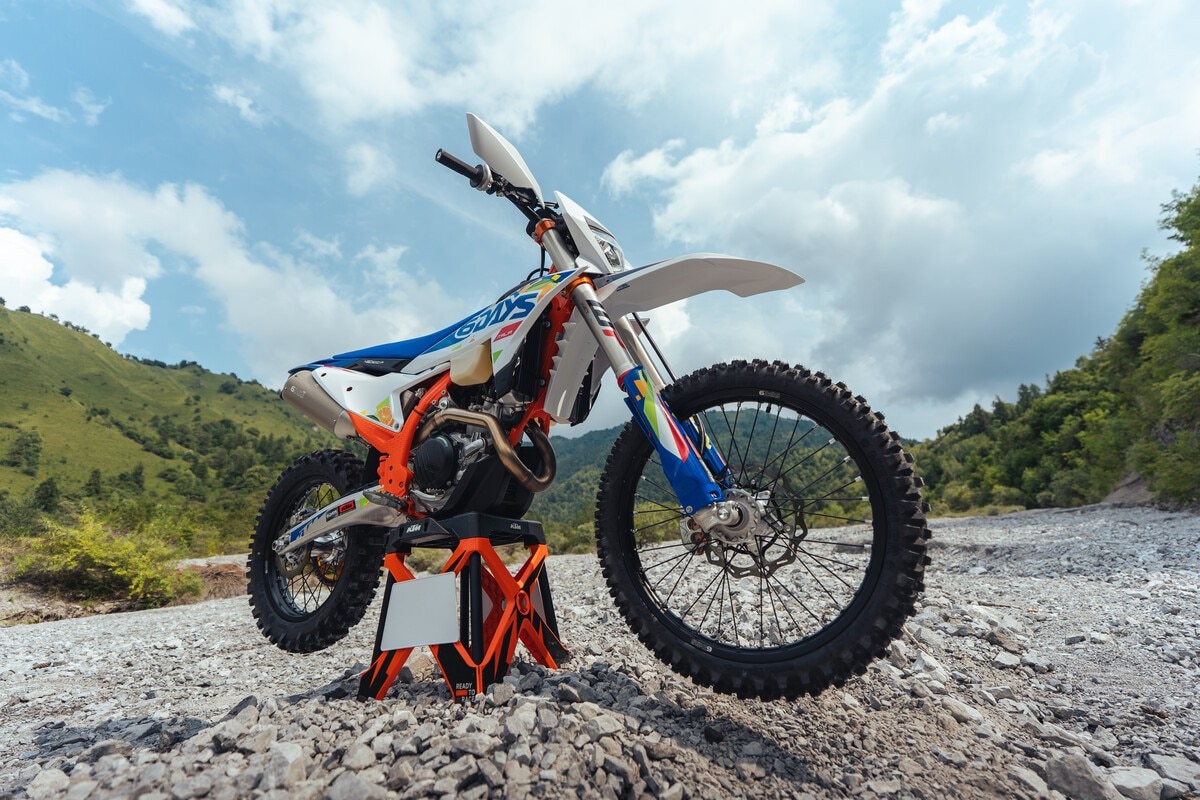 KTM presenta le EXC 6DAYS 2026
